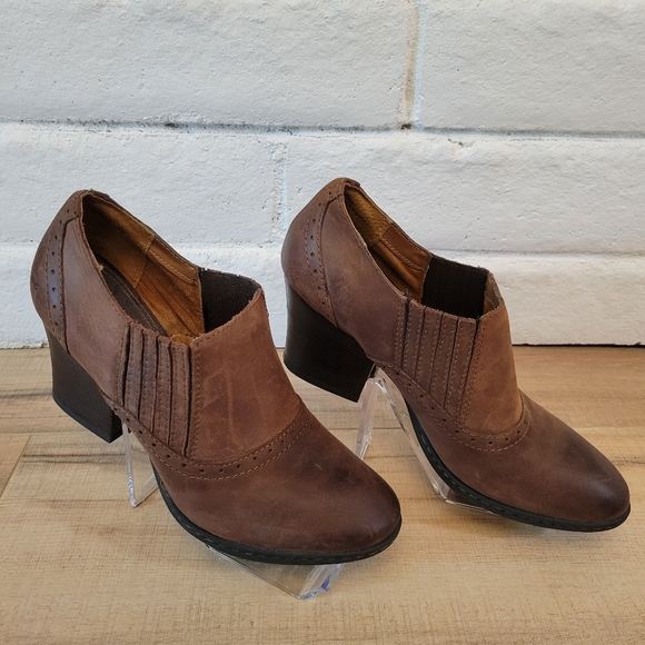 BOC Born Jenifer Heeled Booties Tan/Teak Size 10 - Picture 3 of 9